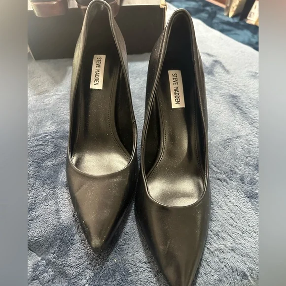 Steve Madden Classic Heel•NWOT - Picture 1 of 6